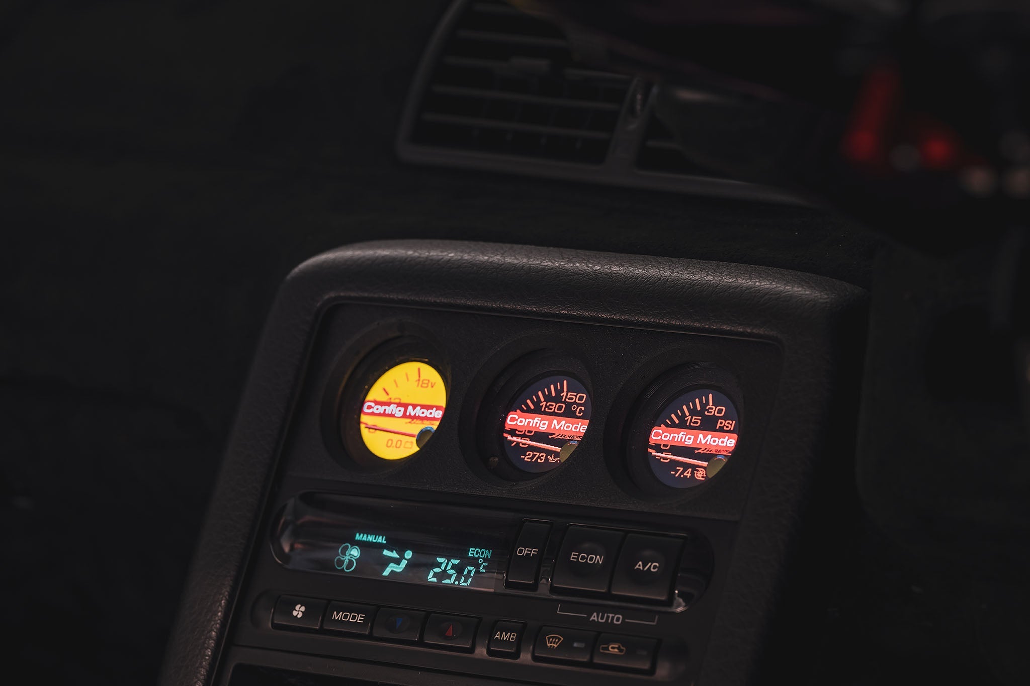 R32 Skyline DIN Triple CANBUS Gauge